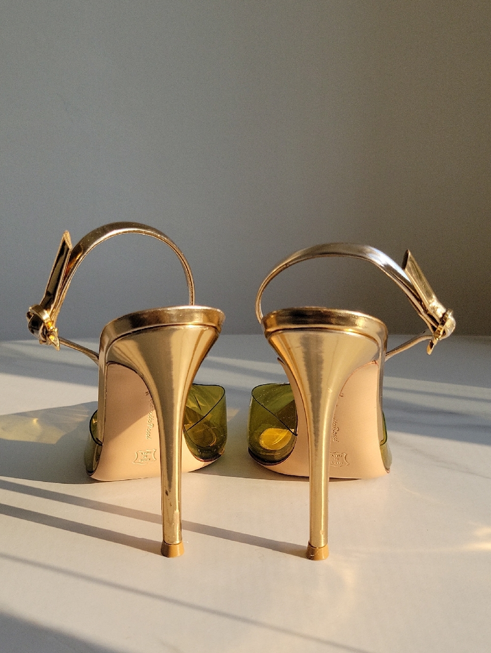 Gianvito Rossi Pointed Toe Yellow Transparent Slingback Pumps - Picture 4 of 16